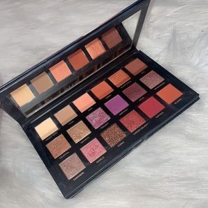 Huda beauty desert dusk palette